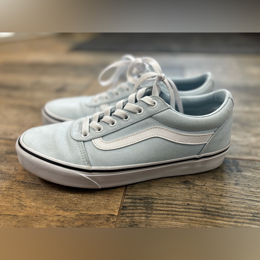 Women's Vans Old Skool Skate in light blue size 9. Like new!